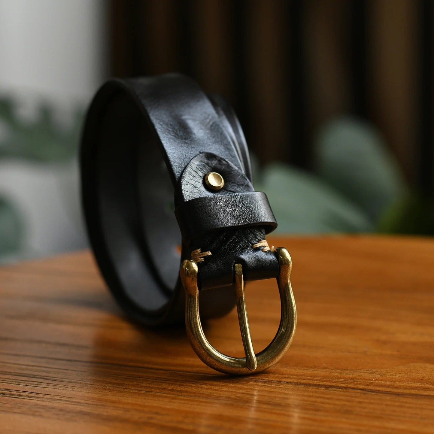 Elegant men's dress belt, crafted from durable 100% cowhide leather. Perfect for formal wear.