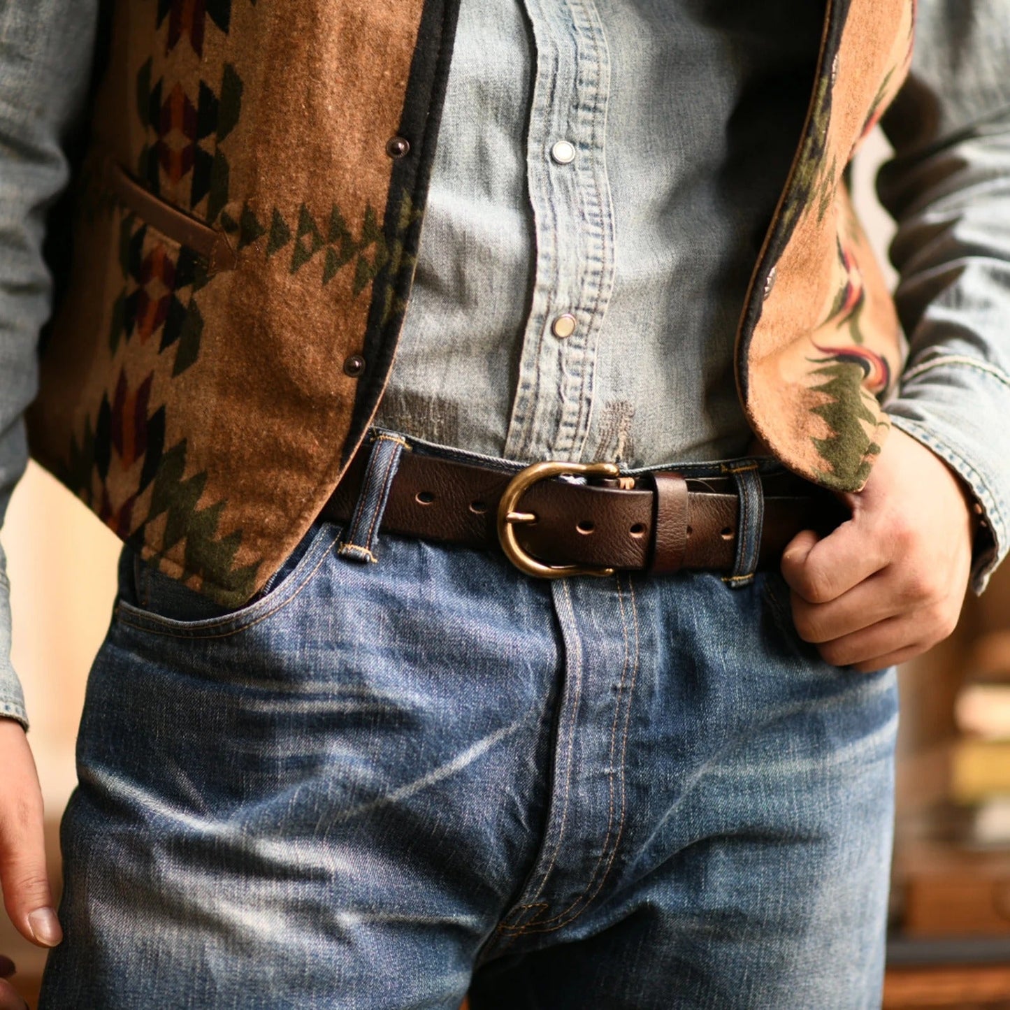 Strong men's cowhide leather belt, pure 100% material. A reliable & stylish men's accessory.