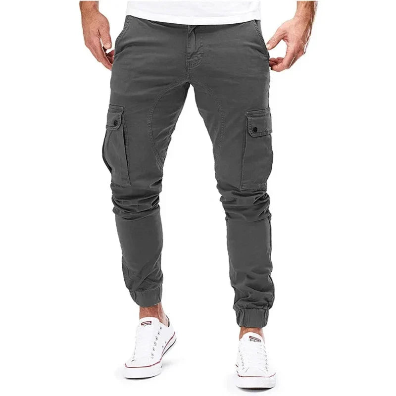 Comfortable men's streetwear cargo pants with a relaxed fit, ideal for casual everyday wear & urban style.