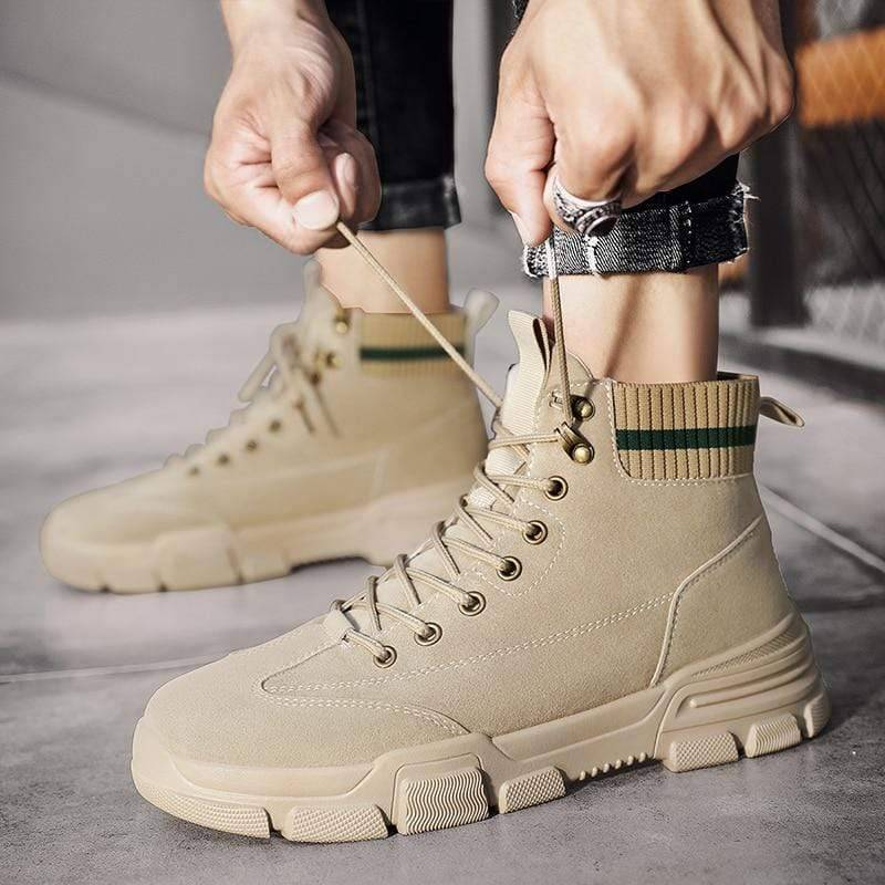 Men's durable tactical desert boots, suede, lace-up, for outdoor and hiking.