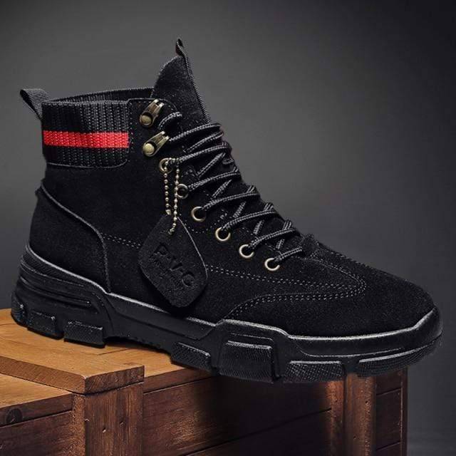 Close-up of men's desert safety shoes, lace-up, ideal for work and outdoor activities.