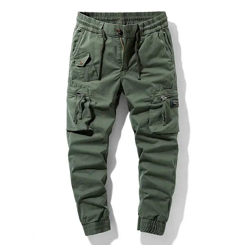 Comfortable men's durable cargo pants with secure multi-pocket design, suitable for work, tactical, and daily use.