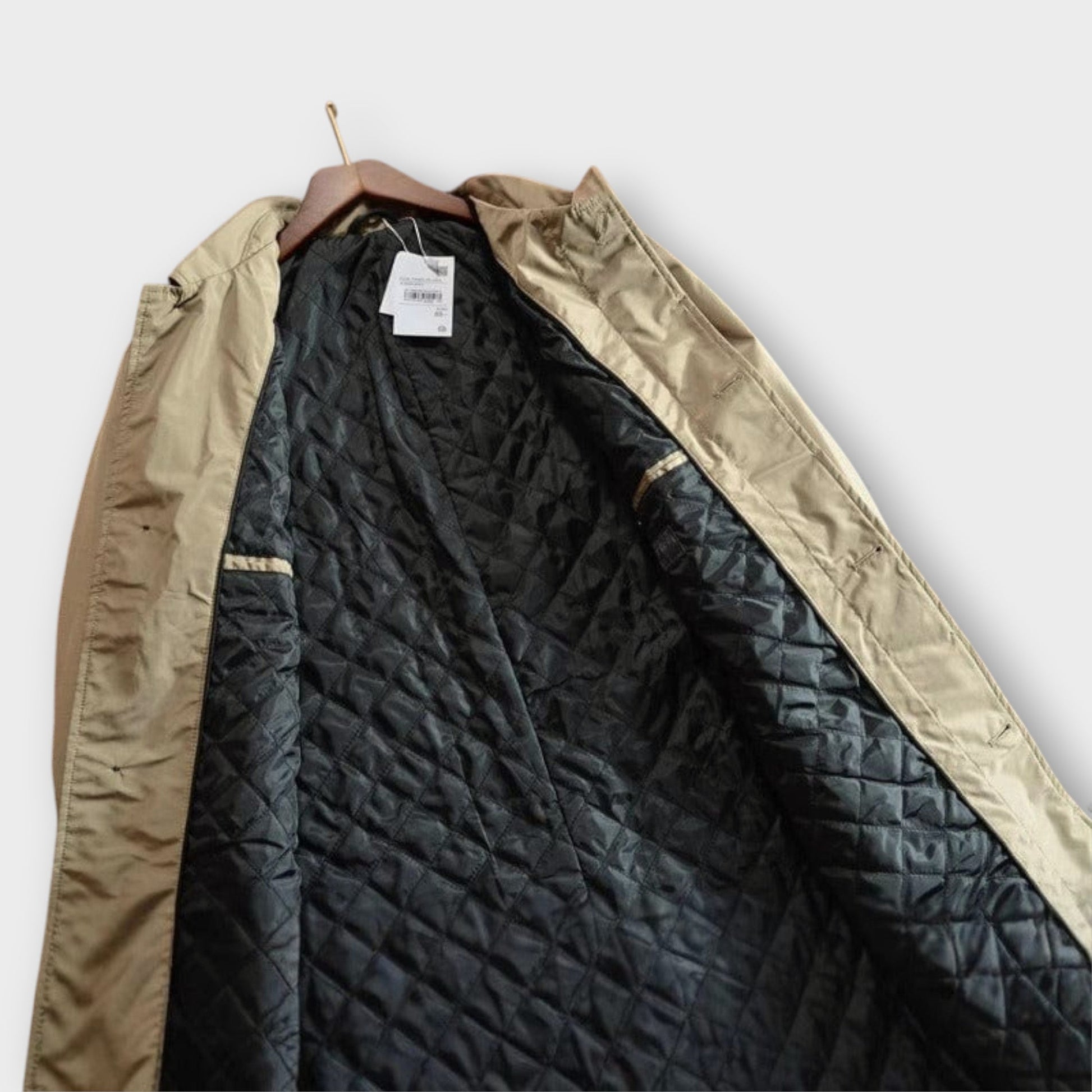 Durable men's weatherproof coat, provides ultimate protection against wind & rain for all-day comfort.