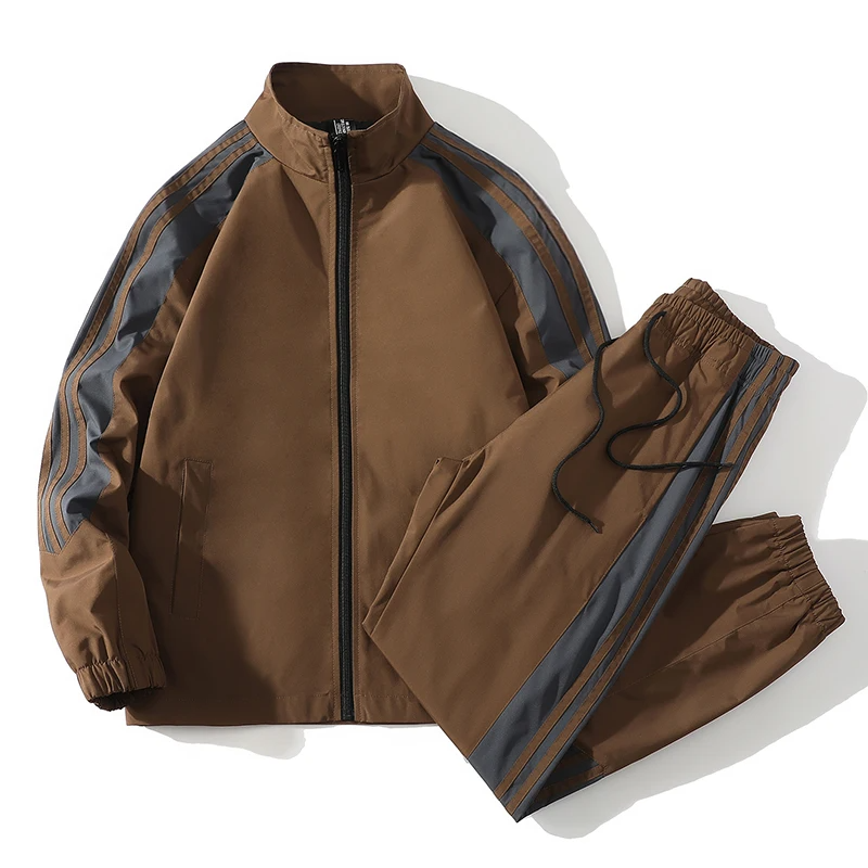 Modern men's color-block tracksuit featuring a zip-up athletic jacket & jogger set. Perfect for sportswear & casual style.