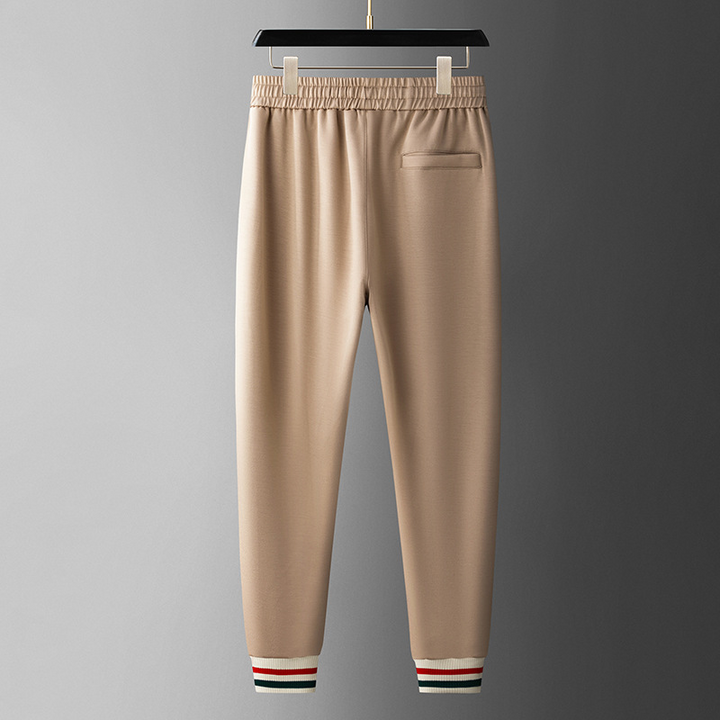 Comfortable men's sportswear: Dynamic Royal Navy full-zip tracksuit with legacy cream accents. Ideal for active men.