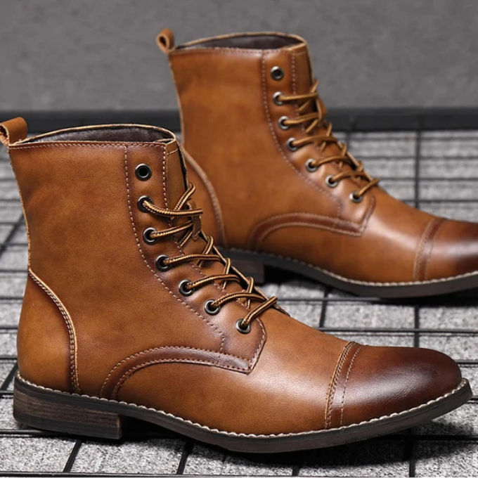Sleek men's Easton vintage black leather boots, durable design & classic appeal, suitable for various looks.