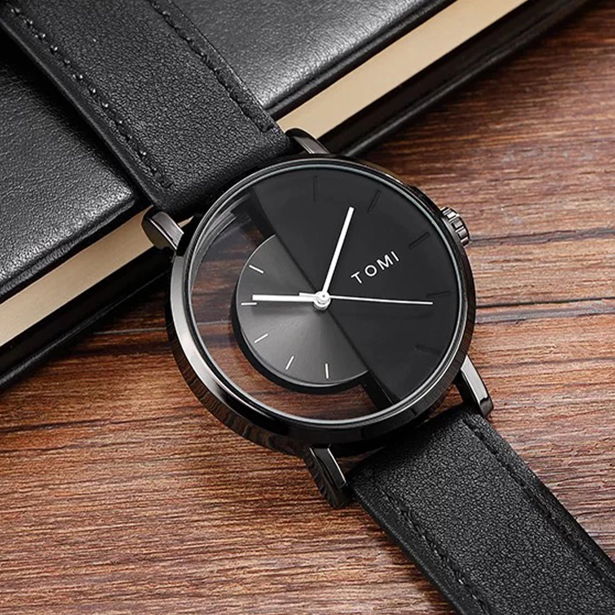 Versatile Men's Eclipse Half-Dial Watch Set, multiple leather straps for various looks. Pin buckle.