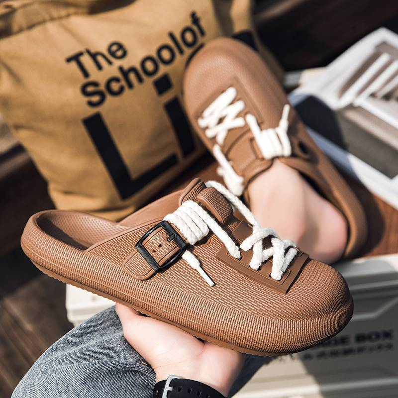 Lightweight men's Eclipse comfort clogs, ideal for everyday wear. Water-friendly and adjustable.