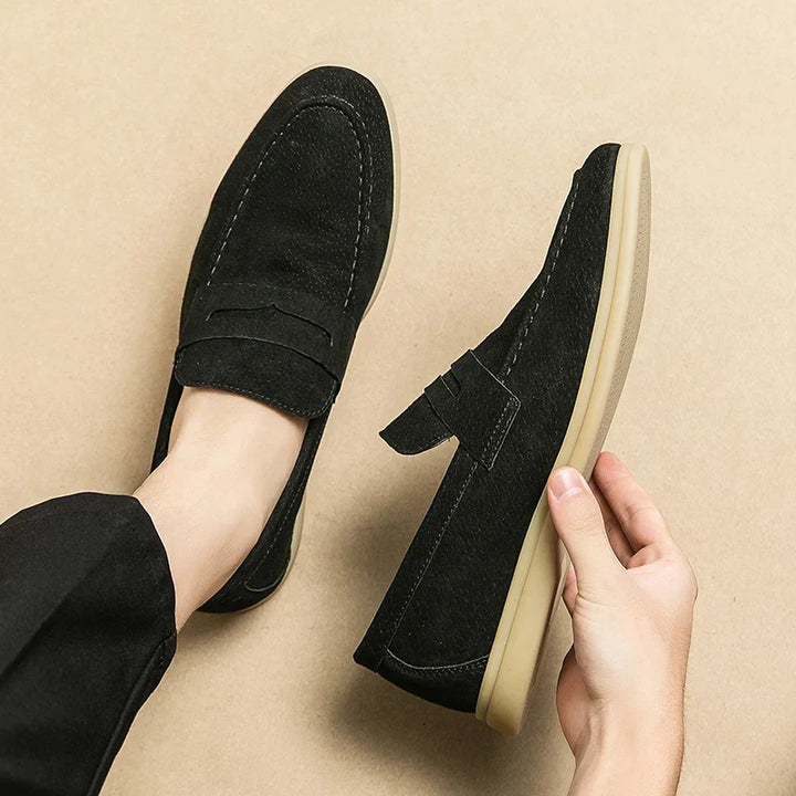 Easy slip-on men's loafers in black, combining comfort, elegance, and classic dress shoe style.