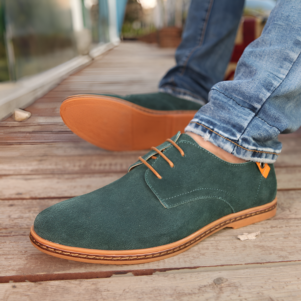 Sophisticated men's lace-up Derby shoes, offering an elegant formal look for any professional setting.