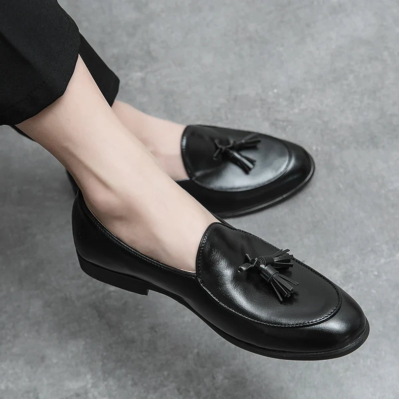 Comfortable men's polished tassel loafers, elegant slip-on shoes perfect for classic formal and smart casual styles.