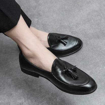 Comfortable men's polished tassel loafers, elegant slip-on shoes perfect for classic formal and smart casual styles.