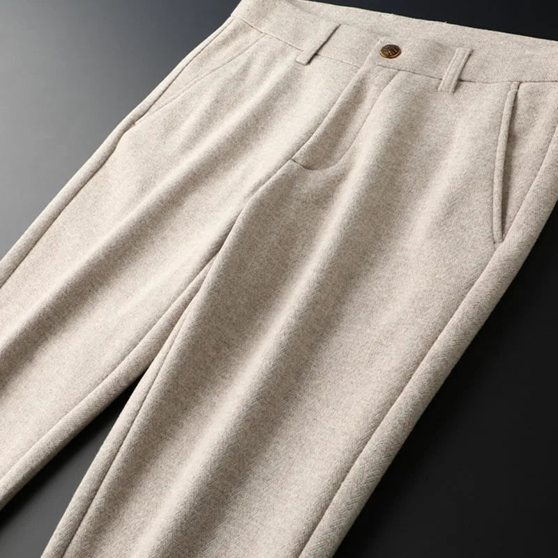 Stylish men's tailored pants, essential for a versatile and sophisticated wardrobe.