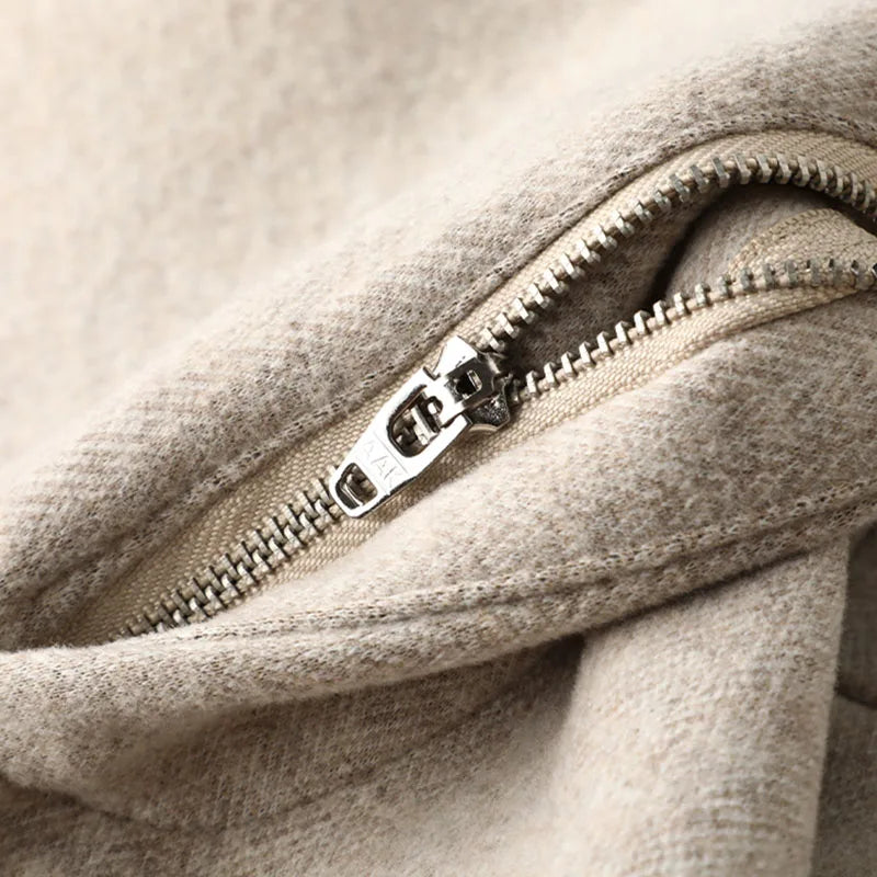 Men's tailored trousers in a classic cut, offering both versatility and elegant comfort.