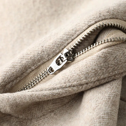 Men's tailored trousers in a classic cut, offering both versatility and elegant comfort.