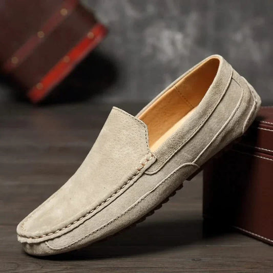 Men's elegant slip-on loafers, perfect for everyday comfort. Classic style, versatile for casual or dress.