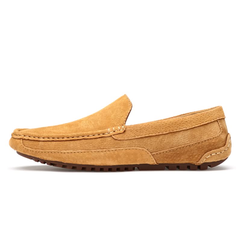 Comfortable men's loafers with cushioned sole, elegant slip-on design for all-day wear.