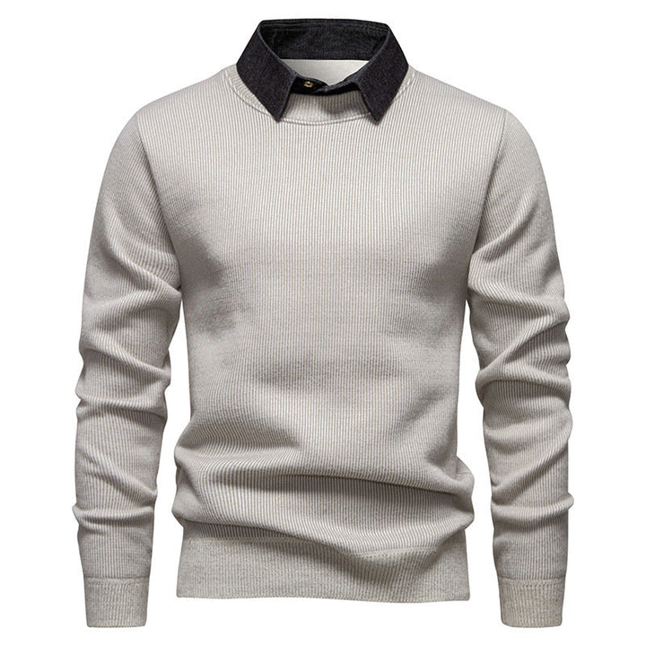 Stylish men's textured knit sweater with unique layered collar. Comfortable long sleeve, ideal for elegant winter looks.