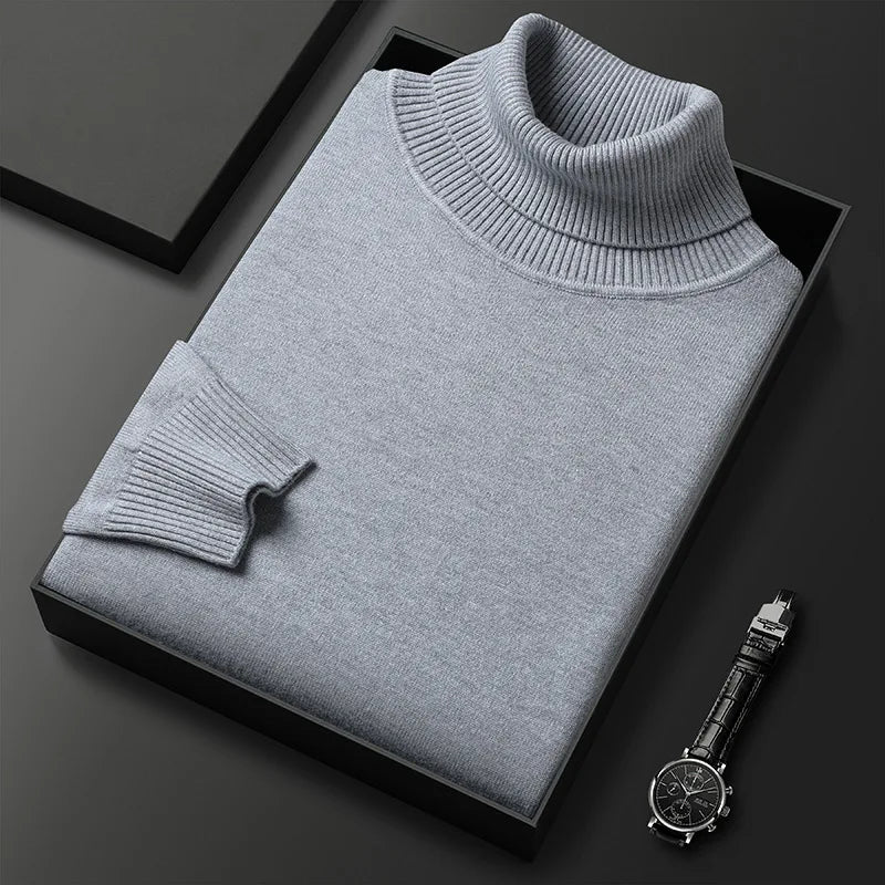 Versatile men's turtleneck sweater for an elegant and classic style, suitable for both casual and refined winter wear.