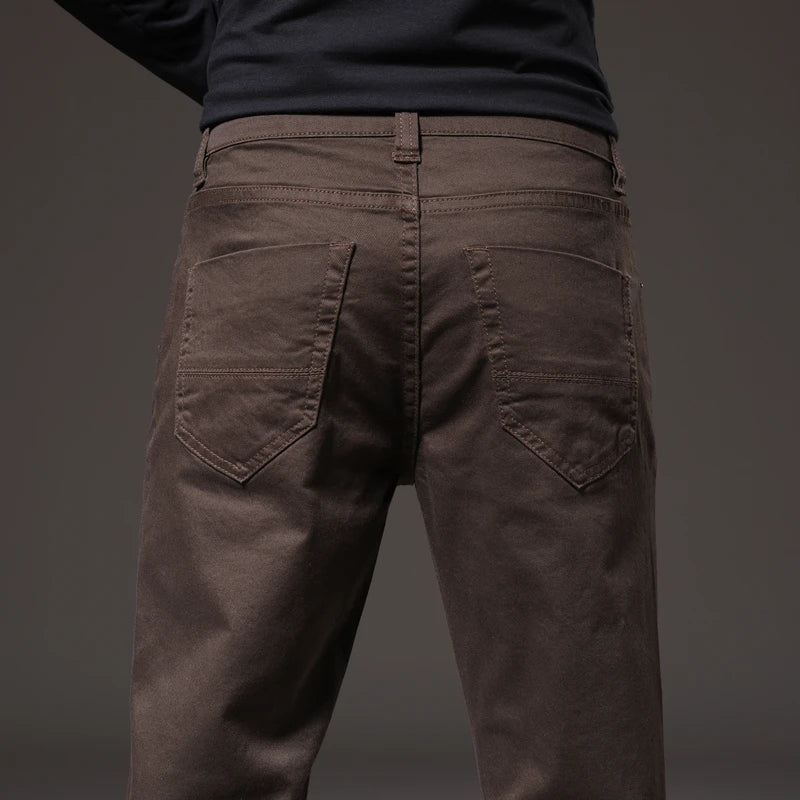 Comfortable men's Elio casual chinos. Stylish cotton trousers for everyday versatility.
