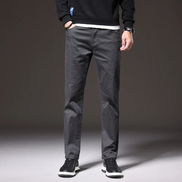 Gray Elio men's casual chino pants. Stylish cotton trousers for a relaxed, everyday look.