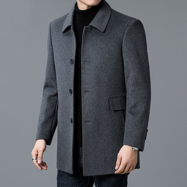 Sophisticated men's tailored jacket for versatile smart casual & formal wear.