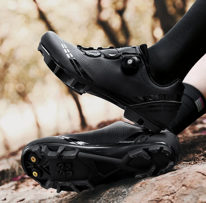 Ernest men's SPD mountain bike shoes. Durable clip-in athletic footwear for trail cycling comfort.