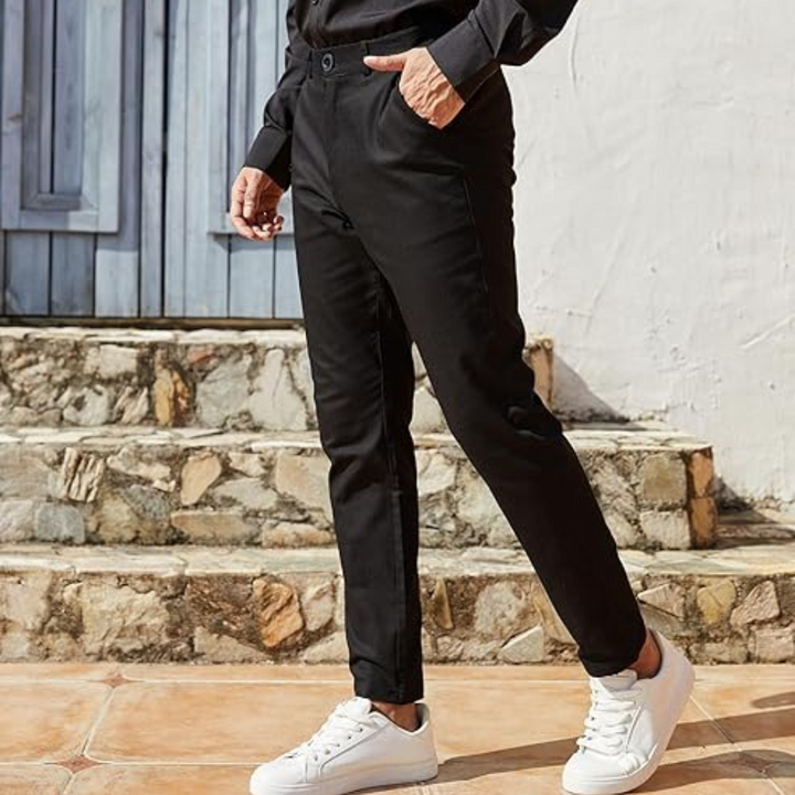 Slim fit men's stretch pants, ideal for comfort, flexibility, and a sleek look.