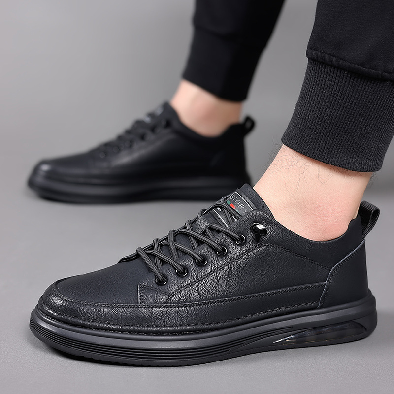 Classic style men's low-top casual sneakers, a timeless choice for comfortable everyday footwear.