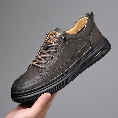 Stylish men's casual low-top lace-up sneakers, a classic addition to any everyday wardrobe.
