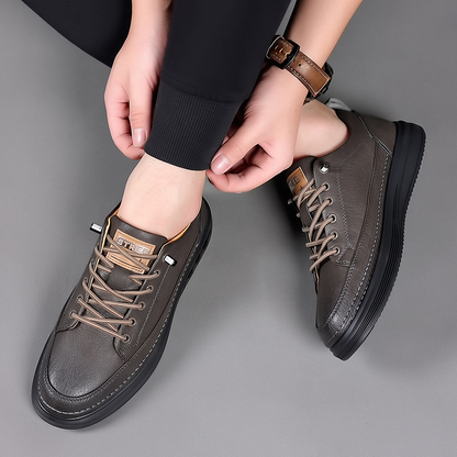 Versatile men's low-top casual sneakers, a classic style for everyday comfort & fashion footwear.
