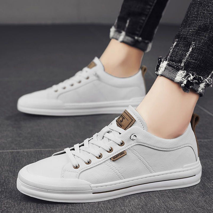 Modern men's low-top sneakers with a sleek design, suitable for casual fashion.