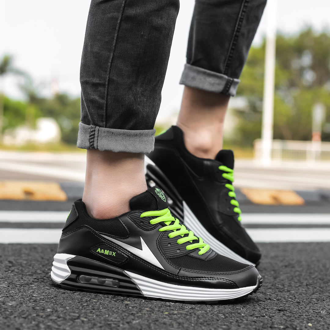 Lightweight Evron men's running sneakers. Flexible design for dynamic movements and speed.