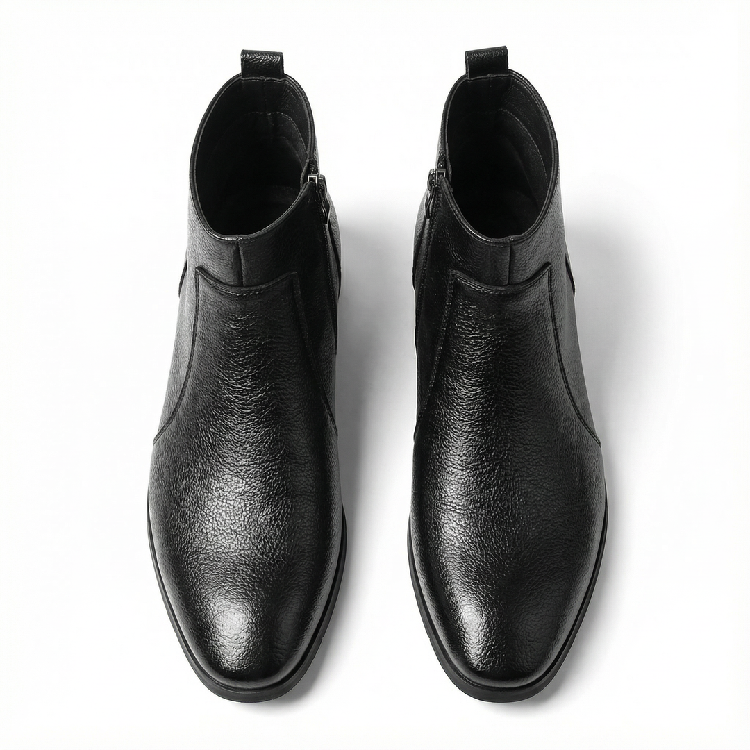 Long-lasting men's full-grain leather ankle boots. A durable and comfortable choice, perfect for casual style.