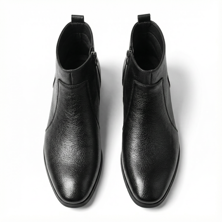 Long-lasting men's full-grain leather ankle boots. A durable and comfortable choice, perfect for casual style.