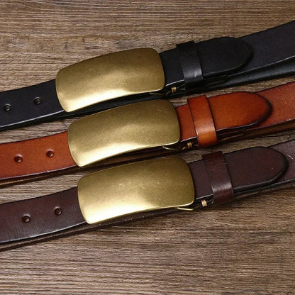 Timeless men's full-grain leather belt, handcrafted with a robust brass buckle. A versatile and lasting accessory.