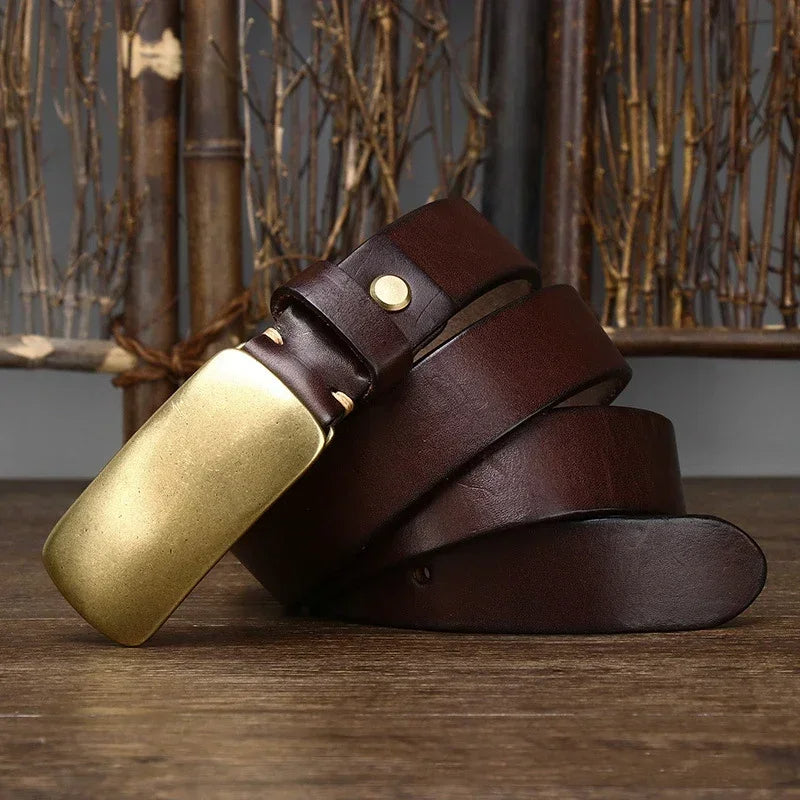 Classic men's full-grain leather belt with a solid brass buckle, a timeless accessory for men.