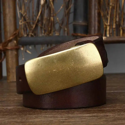 Vintage-style men's full-grain leather belt, featuring a classic brass buckle for a rugged, timeless look.