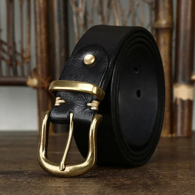 Classic men's full-grain leather belt in a versatile shade, enhancing any outfit with elegance.