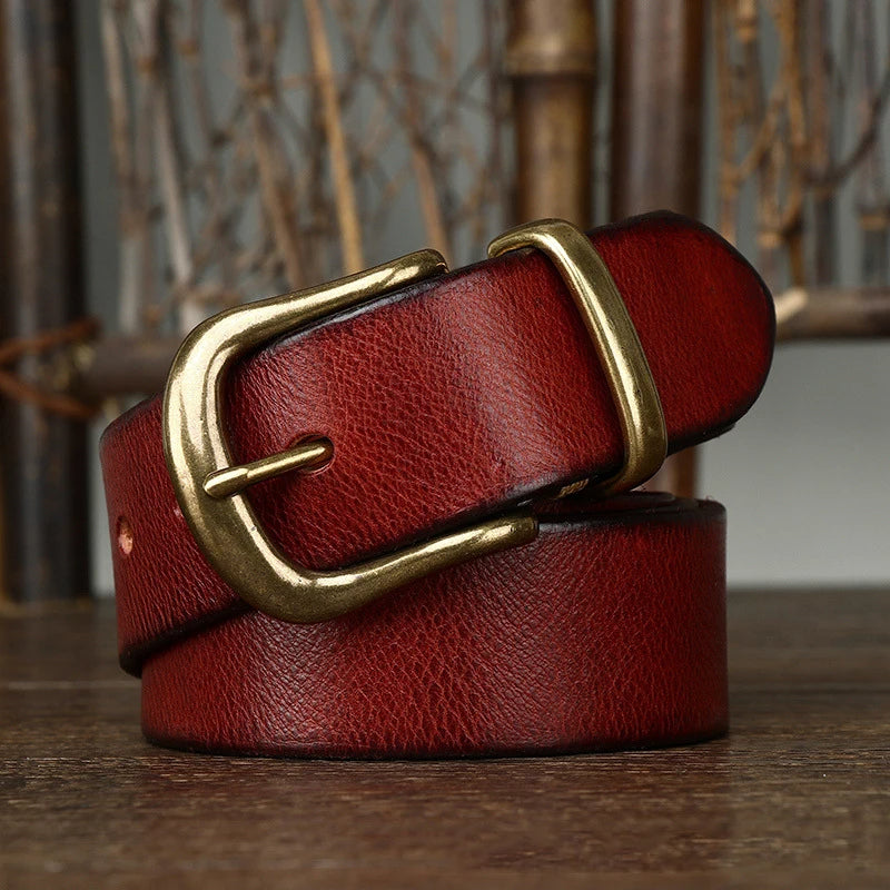 Premium full-grain leather men's belt, ideal for everyday wear and sophisticated men's style.