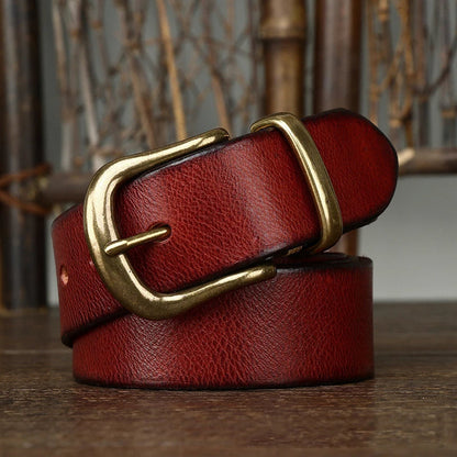 Premium full-grain leather men's belt, ideal for everyday wear and sophisticated men's style.