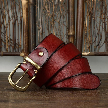 Elegant men's full-grain leather belt, a stylish and durable accessory for any wardrobe.