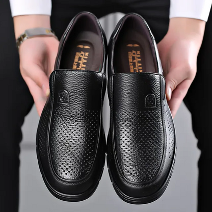 Stylish men's casual loafers in genuine leather. Versatile everyday footwear for comfort and smart casual outfits.