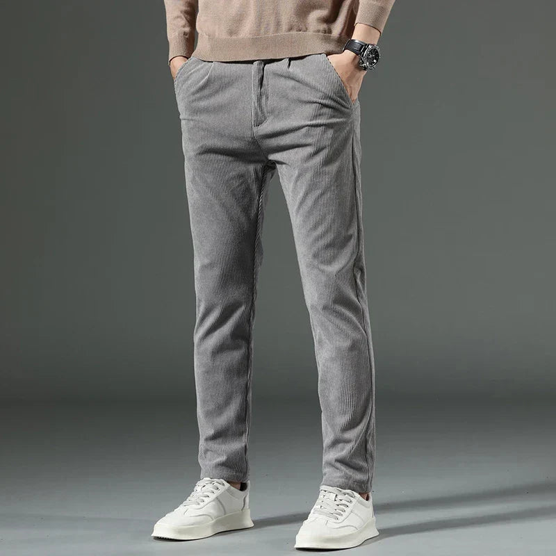 Comfortable men's corduroy trousers for versatile everyday style. Textured & soft.
