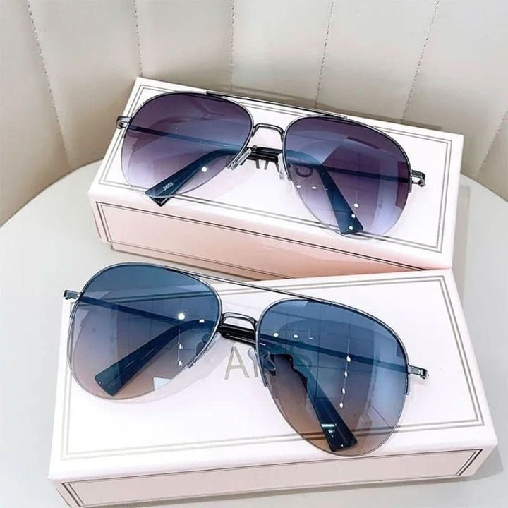 Driving glasses: Men's pilot sunglasses with anti-glare gradient lenses & UV400 for clear vision.