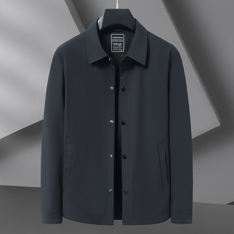 Casual men's Harbor snap jacket in a lightweight, water-repellent fabric, ideal for comfortable all-season layering.
