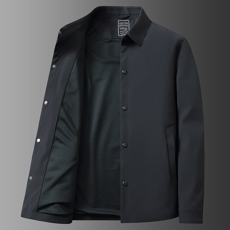 All-season men's Harbor snap jacket, lightweight and water-repellent for ultimate comfort and everyday versatility.