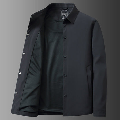 All-season men's Harbor snap jacket, lightweight and water-repellent for ultimate comfort and everyday versatility.
