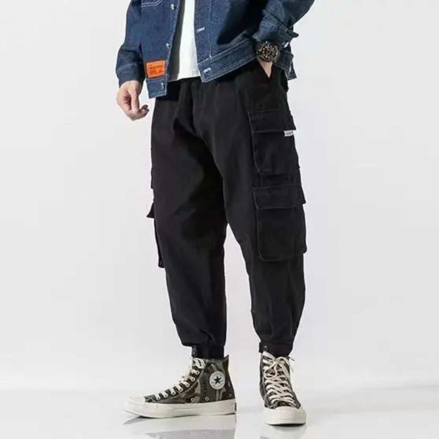 Versatile men's heavyweight cargo joggers, comfy, ideal for workouts or casual men's fashion.