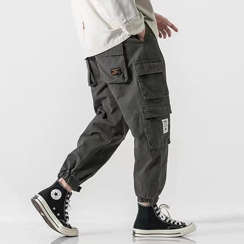 Comfortable men's heavyweight joggers, cargo style, suitable for athletic wear and everyday use.